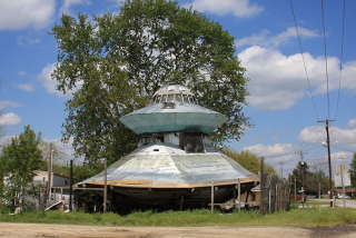 Illustration for article titled Want to live in a spaceship? These houses are for you.